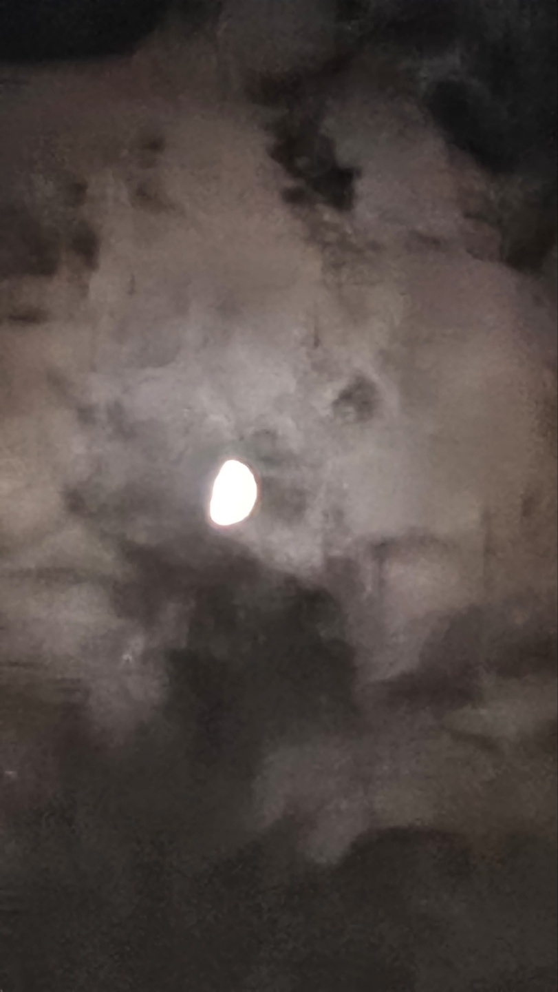 우주의 변화무상 구름의 예술작품