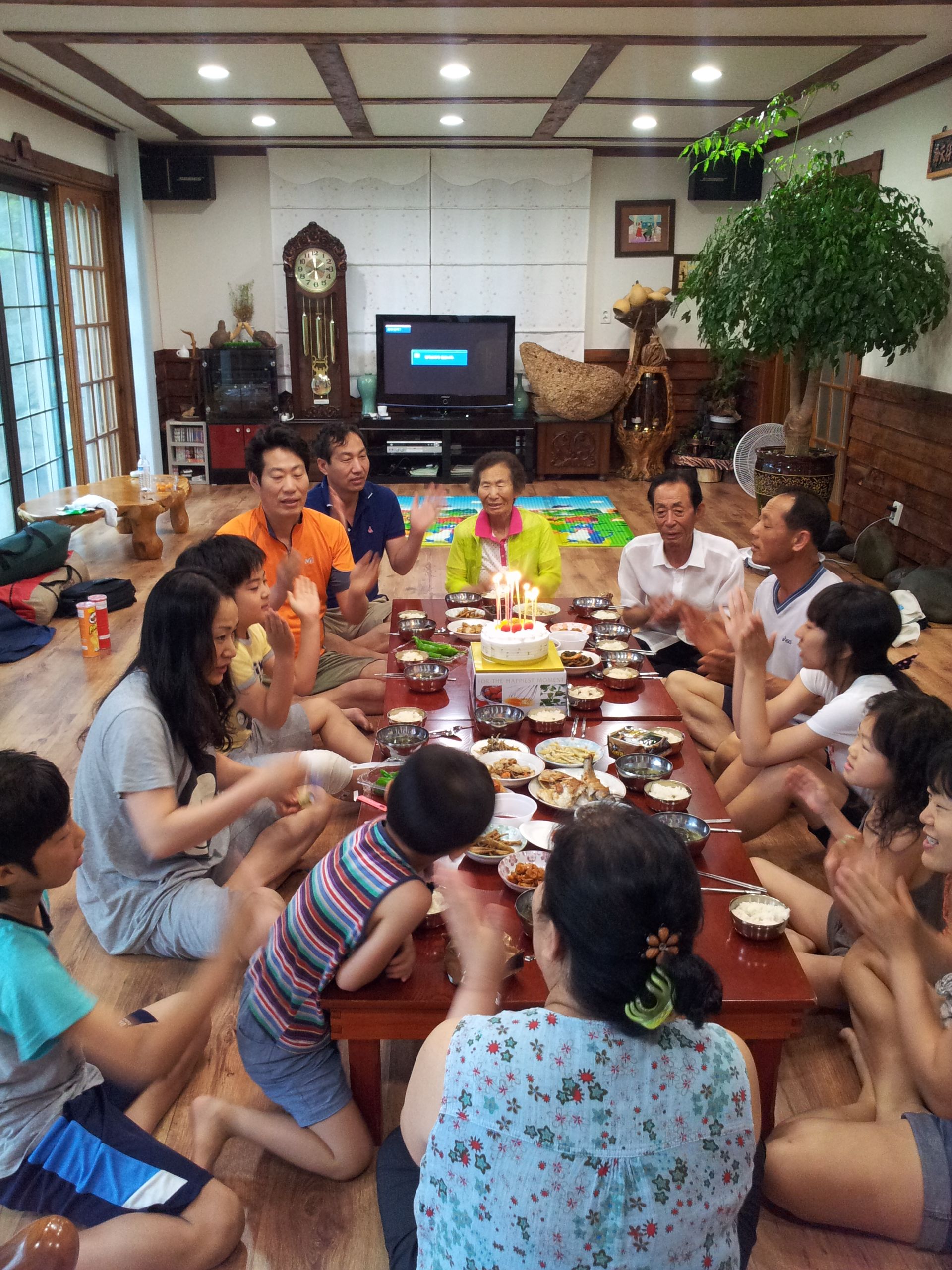 매년 패션에서 함께하는 부모님 생신과 가족모임, 계속되기를 바라며...